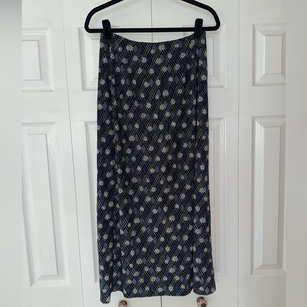 Y2k Maxi skirt with slit in the back.